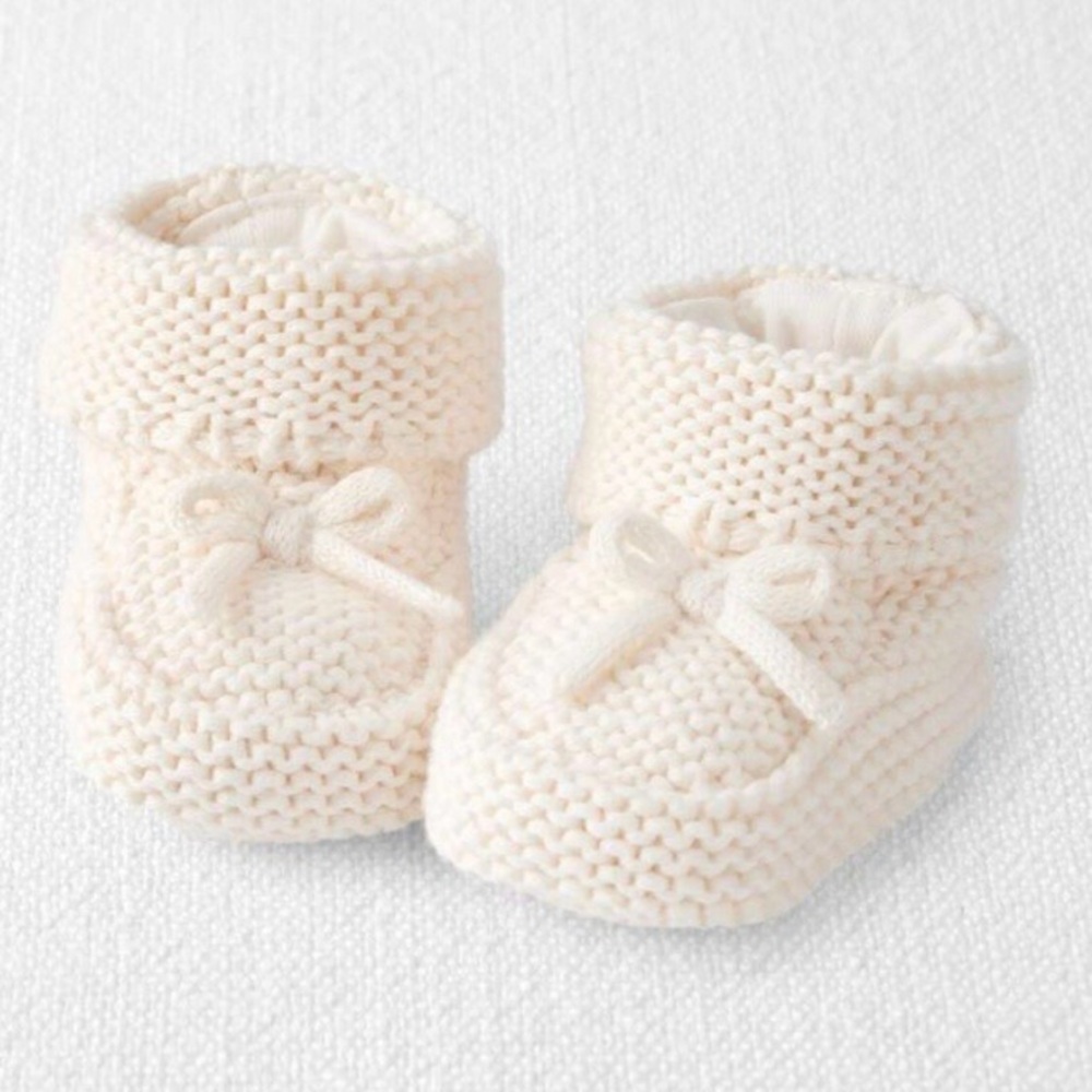 #189. 🆕 NWOT - Carter’s- Little Planet - Baby Organic Cotton Cream Baby Booties